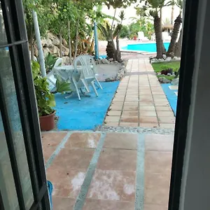 Pequeño Conjunto Casas Adosados La Caleta-Guardia